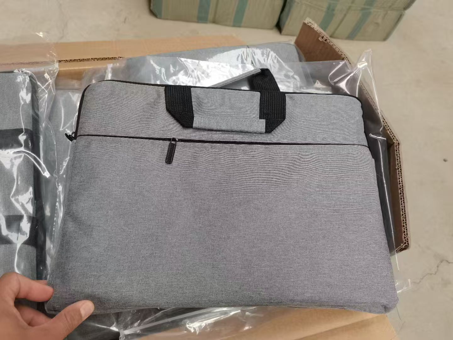 电脑包108/14寸15寸黑灰两个颜色