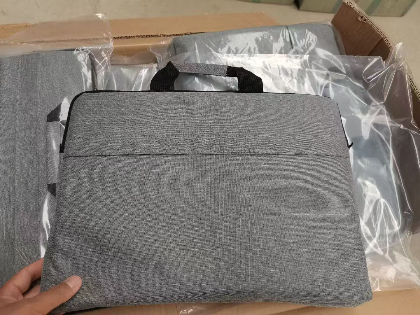 电脑包108/14寸15寸黑灰两个颜色