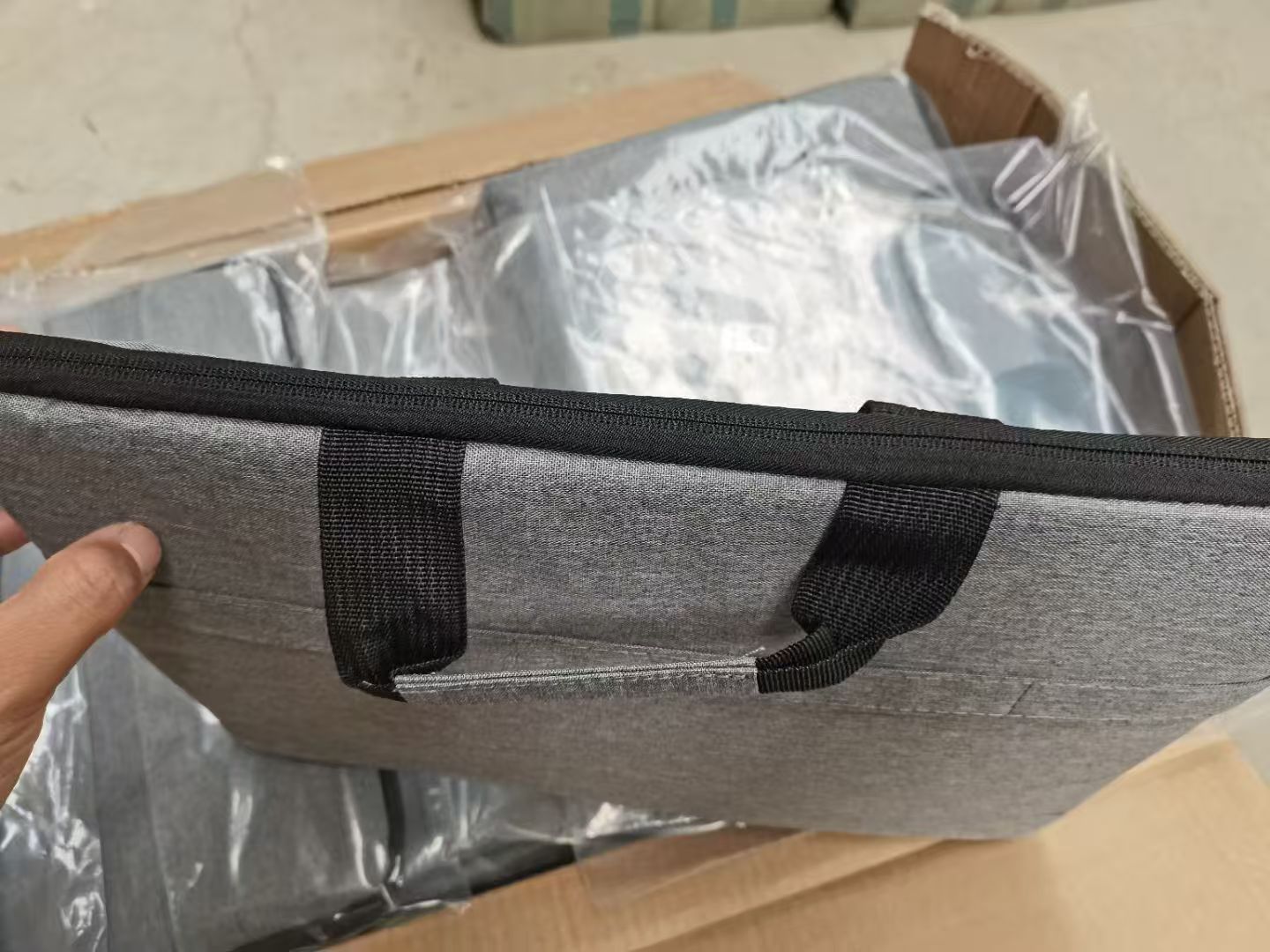 电脑包108/14寸15寸黑灰两个颜色